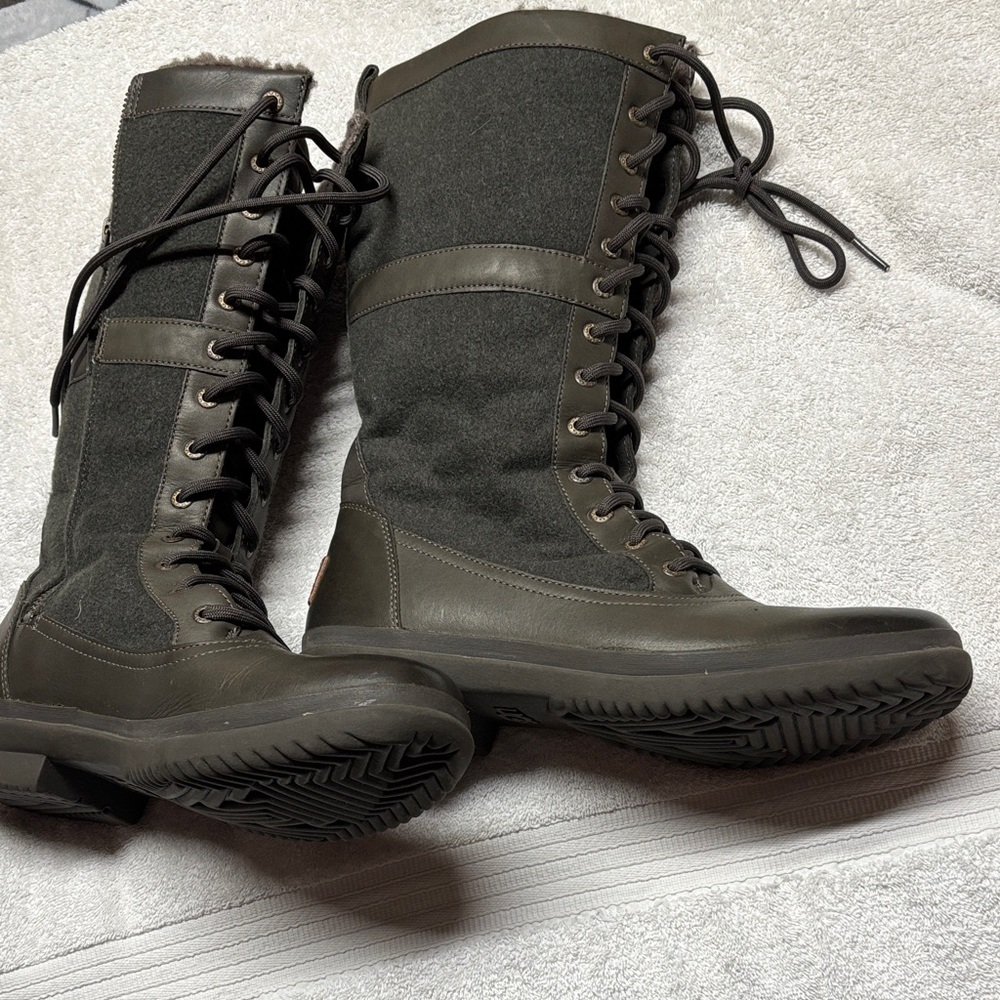 UGG Women's Charcoal Lace-Up Boots